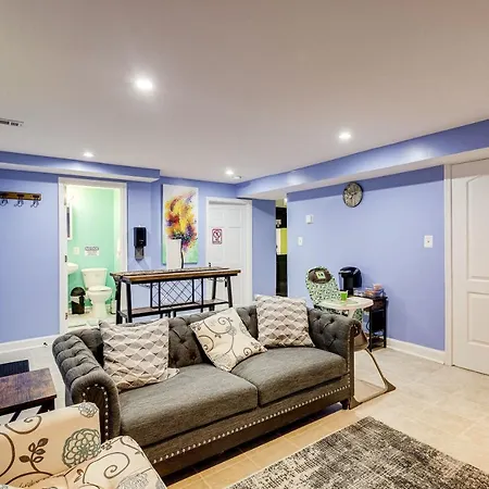 Lovely 2 Bedroom, 2 Bath Unit In West Alexandria.
